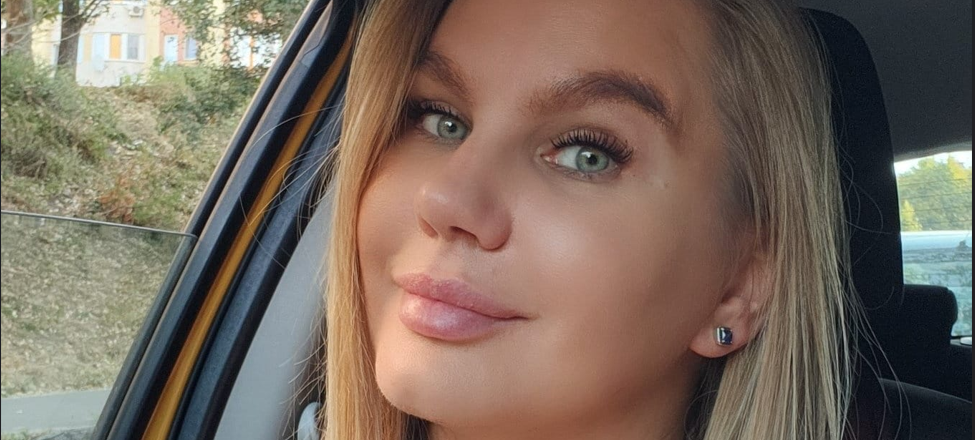 Sabrina ( 46) bavim se stocarstvom i ponosna sam na svoj zivot, ako volis rad, prirodu i iskrenu zenu mozda trazimo jedno drugo